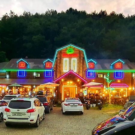 Muju Log House Pension Zewnętrze zdjęcie