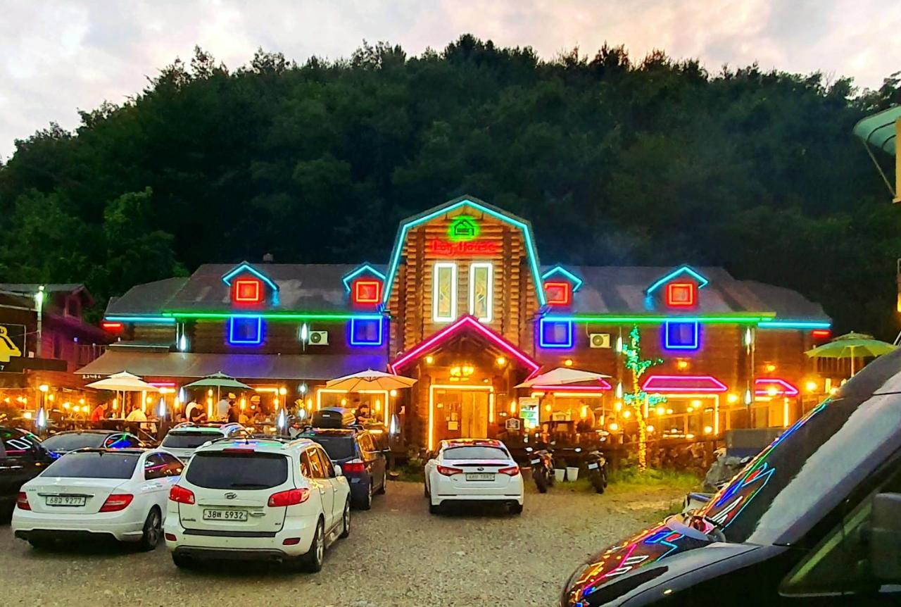 Muju Log House Pension Zewnętrze zdjęcie
